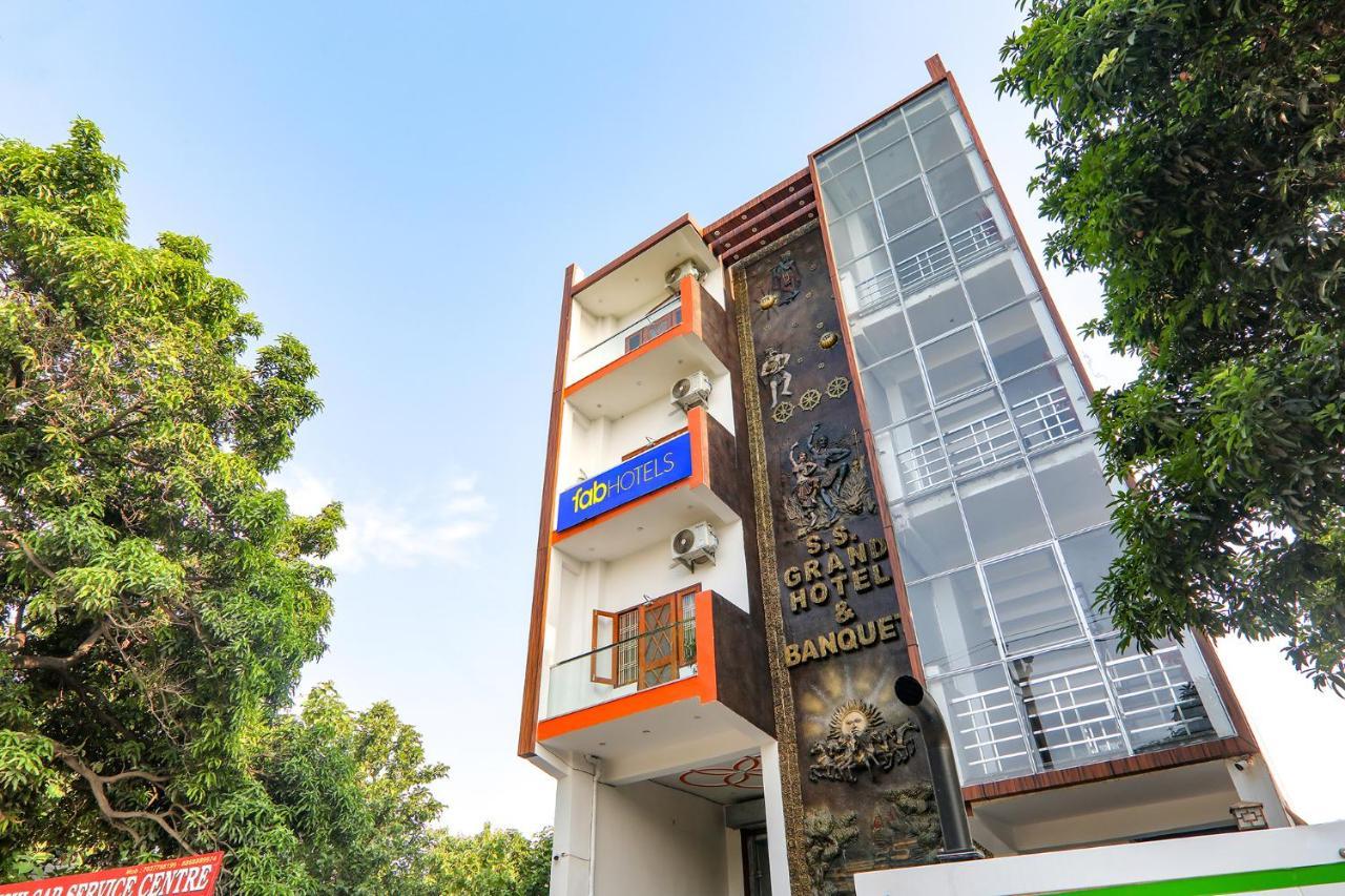 Fabexpress Ss Grand Hotel Banthra Sikandarpur ภายนอก รูปภาพ